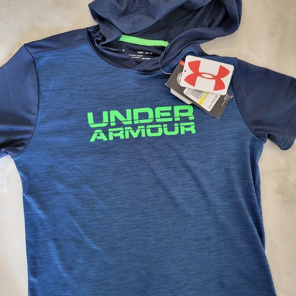 Under Armour Other - New Under Armour Hooded T Shirt Boys Medium
